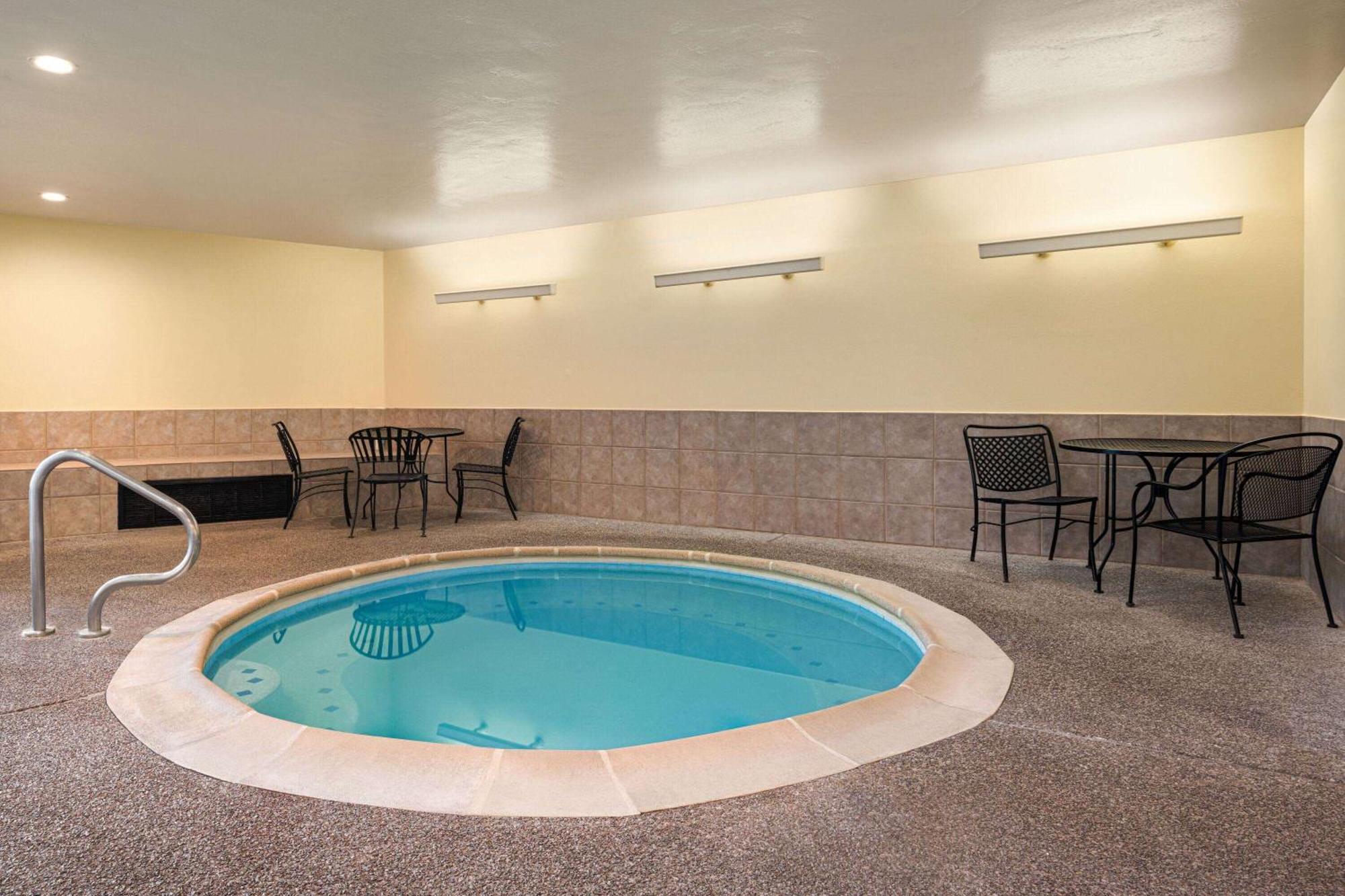 Days Inn By Wyndham Carbondale Exterior foto